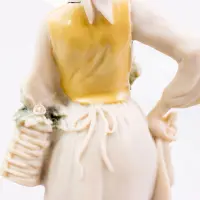 Статуэтка Девушка с корзиной. 1980-е гг. Высота 20 см. Италия, Capodimonte, Джузеппе Армани._10