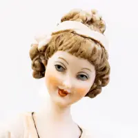 Статуэтка Девушка с корзиной. 1980-е гг. Высота 20 см. Италия, Capodimonte, Джузеппе Армани._7