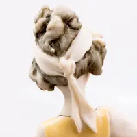 Статуэтка Девушка с корзиной. 1980-е гг. Высота 20 см. Италия, Capodimonte, Джузеппе Армани._11